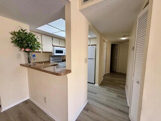 1520 SE Royal Green Cir Unit 205, Port Saint Lucie, FL 34952