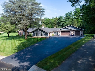 628 Yorkshire Dr, Carlisle, PA 17013