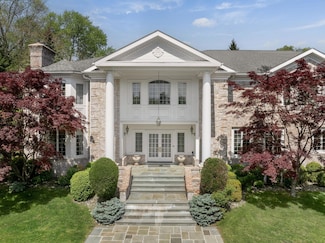 2 Coventry Ct, Larchmont, NY 10538