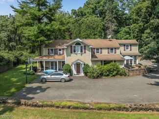 1 Dove Hollow Ln, Hampton, NJ 08827