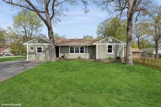 17896 W Blackhawk Dr, Grayslake, IL 60030