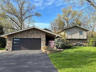 25453 Bryden Rd, Beachwood, OH 44122