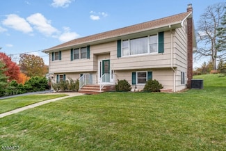 13 Glutting Place, East Hanover, NJ 07936