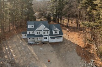 40 Grove St, Reading, MA 01867
