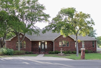 106 Vandeventer Dr, Burnet, TX 78611