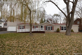 9198 Ashdown Ave, White Lake, MI 48386
