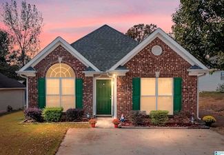 423 Camden Cove Cir, Calera, AL 35040