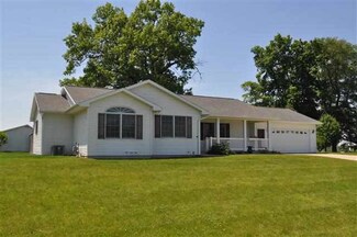 1105 E Country Ln, Shipshewana, IN 46565
