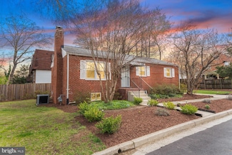 101 S Lexington St, Arlington, VA 22204