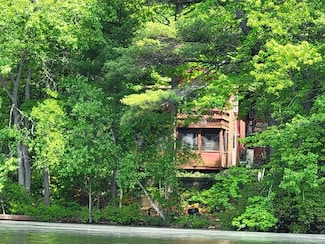 6 Hillside Ave, Foxboro, MA 02035