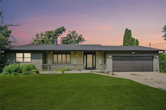1649 Memorial Dr SE, Cedar Rapids, IA 52403