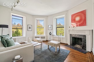39 1/2 Washington Square S Unit 9, New York, NY 10012