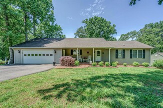 935 Long Island Dr, Moneta, VA 24121