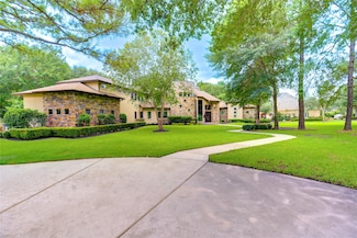 15 Huntington Woods Estates Dr, Tomball, TX 77377