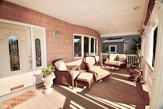 218 Beach 118th St, Rockaway Park, NY 11694