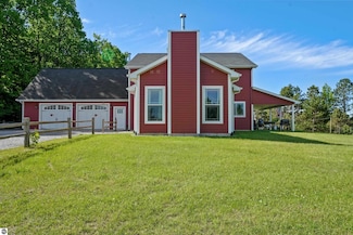 5885 Hainey Ln, Traverse City, MI 49684