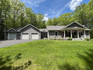 95 Tarbox Ln, Buxton, ME 04093