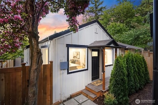 11550 22nd Ave NE, Seattle, WA 98125