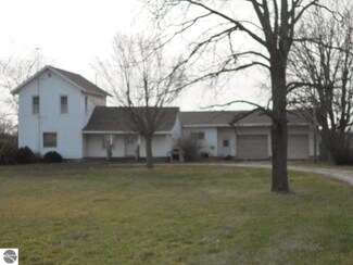 4925 N Warner Rd, Riverdale, MI 48877