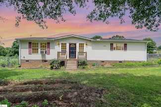 701 Bumblebee Ln, Wellford, SC 29385