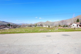 209 Lupine Dr, Sanger, CA 93657