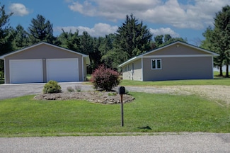 E5629 Waukaunaka St, Weyauwega, WI 54983