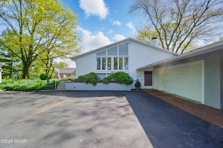 1275 Winterberry Dr, Lima, OH 45805