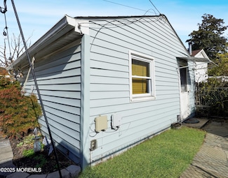 89 Church St Unit Rear Cottage, Keyport, NJ 07735
