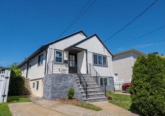 31 Graywood Rd, Port Washington, NY 11050