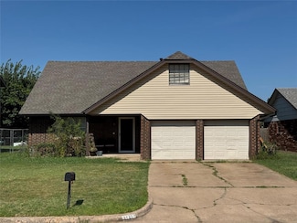 1121 Cavalier St, Moore, OK 73160