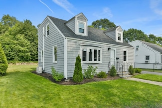 4 Badger Rd, Hyde Park, MA 02136