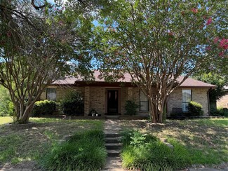 2902 Spring Brook Dr, Garland, TX 75044