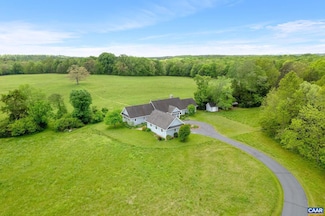 6670 Scottsville Rd, Scottsville, VA 24590