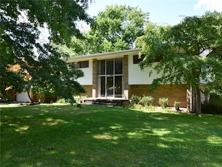 916 Maple Ln, Meadville, PA 16335