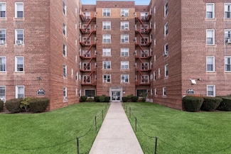30-11 Parsons Blvd Unit 3A, Flushing, NY 11354
