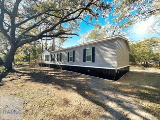 223 Claudia Ln, Midway, GA 31320