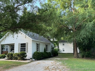 821 E 7th St, Ada, OK 74820