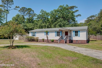 201 Susans Dr, Hampstead, NC 28443