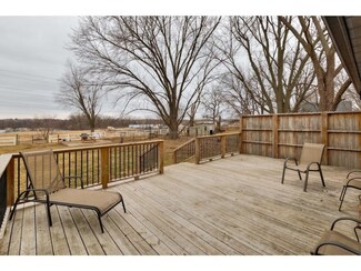 5050 NW 55th Ave, Johnston, IA 50131