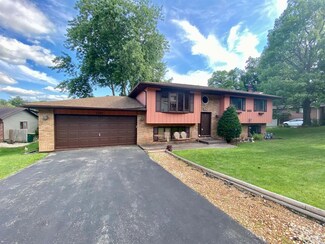 2142 Hidden Valley Dr, Crown Point, IN 46307