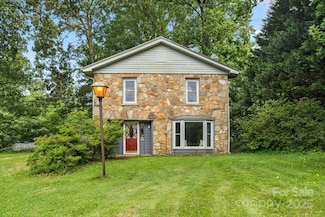 1058 Howard Gap Loop Rd, Flat Rock, NC 28731