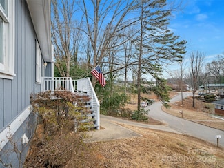 7 Holcombe Dr, Asheville, NC 28806