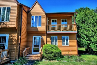 18 Glenwood Townhouse Rd, Round Top, NY 12473