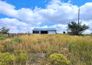 729 Tumbleweed Rd, Lefors, TX 79054