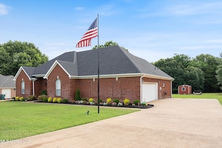 104 Leslie Dr, Senatobia, MS 38668