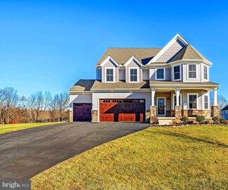 17 Autumn Blaze Ln, West Grove, PA 19390