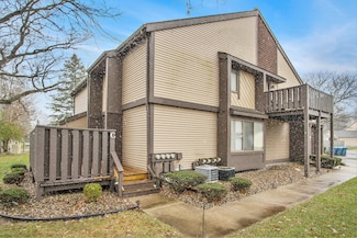 3519 Oak Tree Dr, Kalamazoo, MI 49048