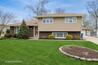 10141 S 83rd Ct, Palos Hills, IL 60465