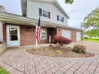 10 Litwak St, Fulton, NY 13069
