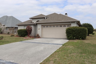 137 Castle Bay Dr, Hampstead, NC 28443